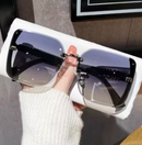 ÓCULOS DE SOL FEMININO MEIA ARMAÇÃO E BRILHO