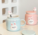 XÍCARA DE CERÂMICA COM COLHER E TAMPA - COELHOS