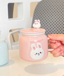 XÍCARA DE CERÂMICA COM COLHER E TAMPA - COELHOS