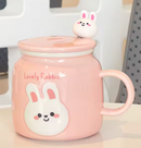 XÍCARA DE CERÂMICA COM COLHER E TAMPA - COELHOS