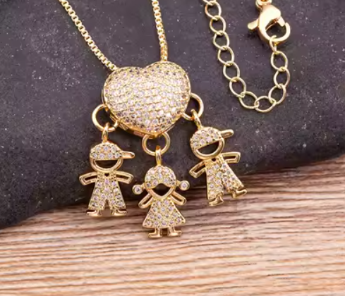 COLAR MÃE E FILHOS COM CORAÇÃO PARA O DIA DAS MÃES